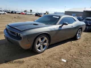 2009 Dodge Challenger R/T z VIN 2B3LJ54TX9H510622, wystawiony jako Copart lot #67607824 z przebiegiem Nie podano mil oraz Szkoda całkowita • Salvage title. Historia ofert i sprzedaży dostępna na DreamBid. Obrazek 1.