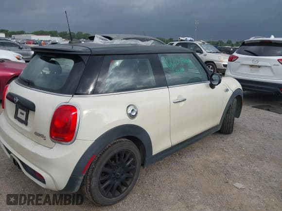 ✅ 2017 MINI Hardtop Cooper S • VIN: WMWXP7C39H3B94675 • Lot: 42532420. Wystawiony na IAAI z przebiegiem 94 340 mil. Bezpłatny archiwum sprzedaży aukcyjnych z USA i szczegółowy raport historii pojazdu na DreamBid. Zdjęcie 4.