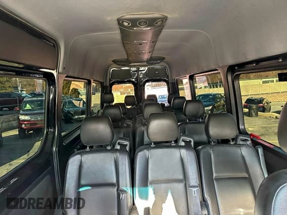 ✅ 2020 Mercedes-Benz Sprinter • VIN: W1Z4EGHY5LT027808 • Lot: 95250705. Wystawiony na Copart z przebiegiem 172 551 mil. Bezpłatny archiwum sprzedaży aukcyjnych z USA i szczegółowy raport historii pojazdu na DreamBid. Zdjęcie 8.