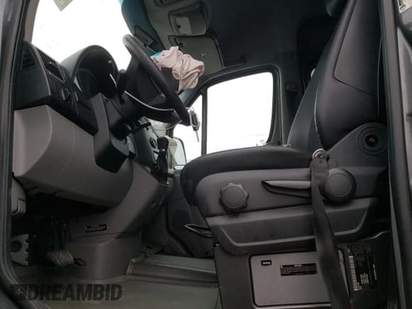 ✅ 2014 Mercedes-Benz Sprinter Passenger • VIN: WDZPE7CC8E5834266 • Лот: 86513834. Опубликован ранее на Copart с пробегом 125 433 миль. Бесплатный доступ к архиву аукционных продаж из США и подробный отчёт об истории автомобиля на DreamBid. Изображение 7.