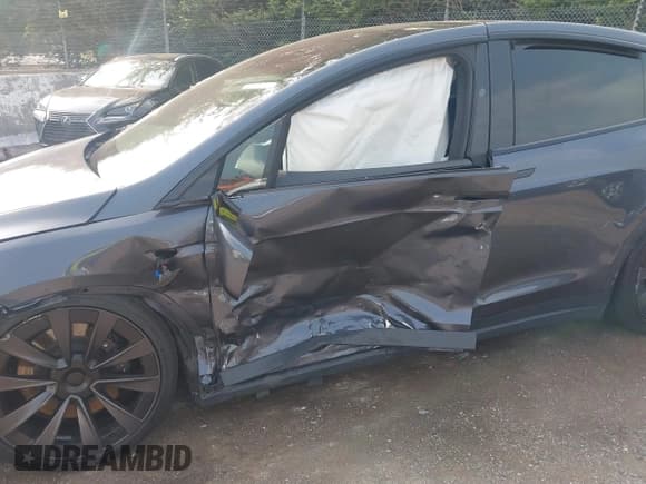 ✅ 2023 Tesla Model X • VIN: 7SAXCBE53PF417570 • Лот: 42928886. Опубликован ранее на IAAI с пробегом Не указан. Бесплатный доступ к архиву аукционных продаж из США и подробный отчёт об истории автомобиля на DreamBid. Изображение 6.