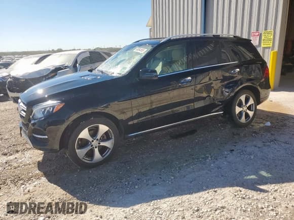 ✅ 2017 Mercedes-Benz GLE 350 • VIN: 4JGDA5JB5HA891027 • Lot: 90084555. Wystawiony na Copart z przebiegiem 103 351 mil. Bezpłatny archiwum sprzedaży aukcyjnych z USA i szczegółowy raport historii pojazdu na DreamBid. Zdjęcie 1.