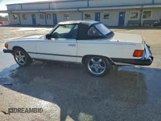 ✅ 1982 Mercedes-Benz 380 SL • VIN: WDBBA45A4CB008561 • Lot: 86286905. Wystawiony na Copart z przebiegiem 142 446 mil. Bezpłatny archiwum sprzedaży aukcyjnych z USA i szczegółowy raport historii pojazdu na DreamBid. Zdjęcie 2.
