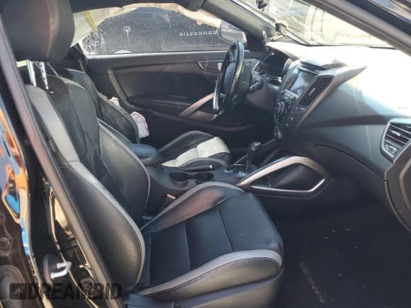 ✅ 2016 Hyundai Veloster Turbo • VIN: KMHTC6AE7GU255731 • Lot: 74142454. Wystawiony na Copart z przebiegiem 138 925 mil. Bezpłatny archiwum sprzedaży aukcyjnych z USA i szczegółowy raport historii pojazdu na DreamBid. Zdjęcie 10.