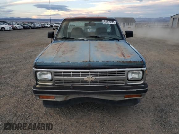 ✅ 1992 Chevrolet S-10 • VIN: 1GCCS14R6N8218748 • Lot: 92470245. Wystawiony na Copart z przebiegiem 237 123 mil. Bezpłatny archiwum sprzedaży aukcyjnych z USA i szczegółowy raport historii pojazdu na DreamBid. Zdjęcie 5.