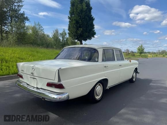 ✅ 1965 Mercedes-Benz 190 • VIN: 11001010128 • Lot: 55181315. Listed on Copart with 77,434 mi. Free auction sales archive from the USA and detailed vehicle history report at DreamBid. Image 4.