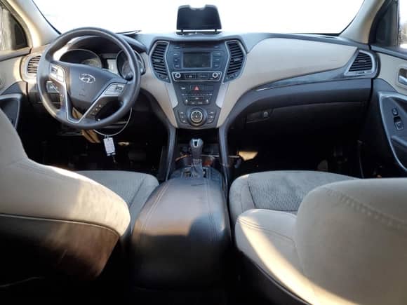 ✅ 2018 Hyundai Santa Fe 2.4L • VIN: 5NMZTDLB2JH051617 • Lot: 43172403. Wystawiony na Copart z przebiegiem 79 092 mil mil. Skorzystaj z bezpłatnego archiwum sprzedaży aukcyjnych z USA i zobacz szczegółowy raport historii pojazdu na DreamBid. Zdjęcie 8.