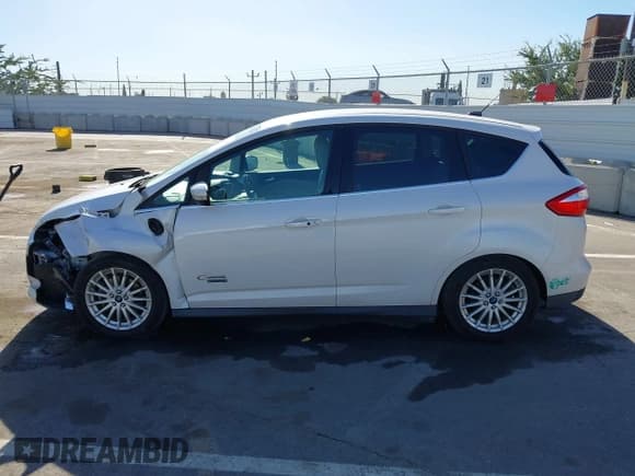✅ 2015 Ford C-Max SEL • VIN: 1FADP5CU7FL101574 • Lot: 43836109. Wystawiony na IAAI z przebiegiem 170 774 mil. Bezpłatny archiwum sprzedaży aukcyjnych z USA i szczegółowy raport historii pojazdu na DreamBid. Zdjęcie 15.