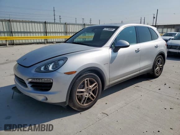 ✅ 2011 Porsche Cayenne S Hybrid • VIN: WP1AE2A20BLA93457 • Lot: 71710835. Wystawiony na Copart z przebiegiem 123 401 mil. Bezpłatny archiwum sprzedaży aukcyjnych z USA i szczegółowy raport historii pojazdu na DreamBid. Zdjęcie 1.