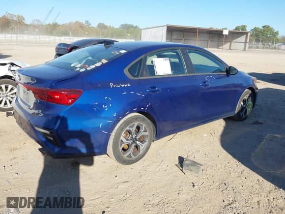 ✅ 2021 Kia Forte LXS • VIN: 3KPF24AD0ME360234 • Lot: 43398261. Wystawiony na IAAI z przebiegiem 141 586 mil. Bezpłatny archiwum sprzedaży aukcyjnych z USA i szczegółowy raport historii pojazdu na DreamBid. Zdjęcie 4.