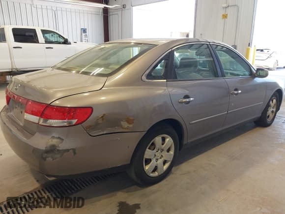 ✅ 2007 Hyundai Azera SE • VIN: KMHFC46F17A177886 • Lot: 42884352. Listed on IAAI with 255,812 mi. Free auction sales archive from the USA and detailed vehicle history report at DreamBid. Image 4.
