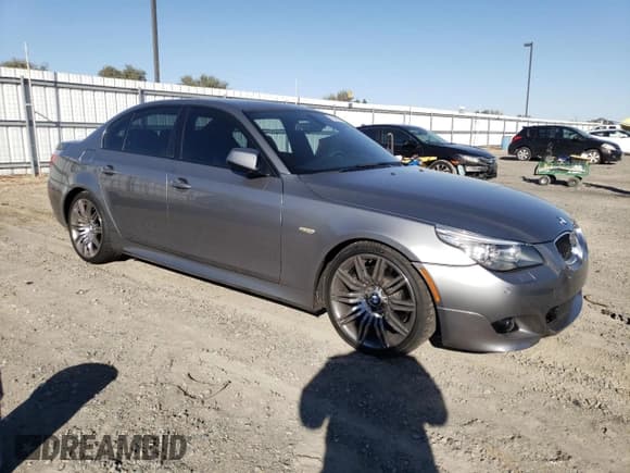 ✅ 2010 BMW 5 Series 550i • VIN: WBANW5C56ACT56748 • Lot: 85946685. Wystawiony na Copart z przebiegiem 45 971 mil. Bezpłatny archiwum sprzedaży aukcyjnych z USA i szczegółowy raport historii pojazdu na DreamBid. Zdjęcie 4.