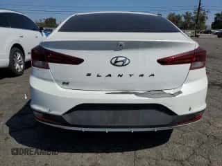 2019 Hyundai Elantra SE z VIN 5NPD74LF3KH453099, wystawiony jako Copart lot #82176255 z przebiegiem 151 118 mil mil oraz Czysty tytuł • Clean title. Historia ofert i sprzedaży dostępna na DreamBid. Obrazek 6.