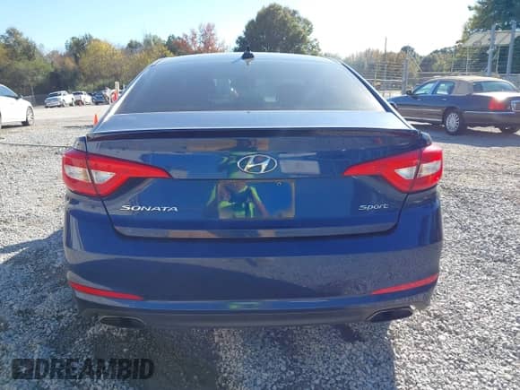 2016 Hyundai Sonata Sport z VIN 5NPE34AF2GH425045, wystawiony jako IAAI lot #43610513 z przebiegiem 115 687 mil mil oraz . Historia ofert i sprzedaży dostępna na DreamBid. Obrazek 16.