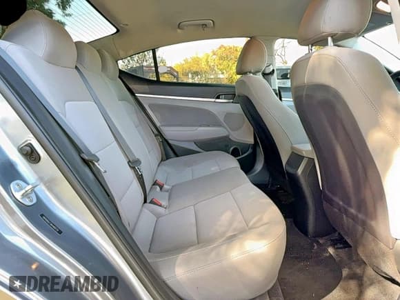 ✅ 2019 Hyundai Elantra Value Edition • VIN: 5NPD84LF3KH460731 • Лот: 92349025. Опубликован ранее на Copart с пробегом 99 852 миль. Бесплатный доступ к архиву аукционных продаж из США и подробный отчёт об истории автомобиля на DreamBid. Изображение 6.