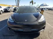 ✅ 2019 Tesla Model 3 Mid Range • VIN: 5YJ3E1EA3KF331097 • Lot: 90698445. Wystawiony na Copart z przebiegiem 211 381 mil. Bezpłatny archiwum sprzedaży aukcyjnych z USA i szczegółowy raport historii pojazdu na DreamBid. Zdjęcie 5.