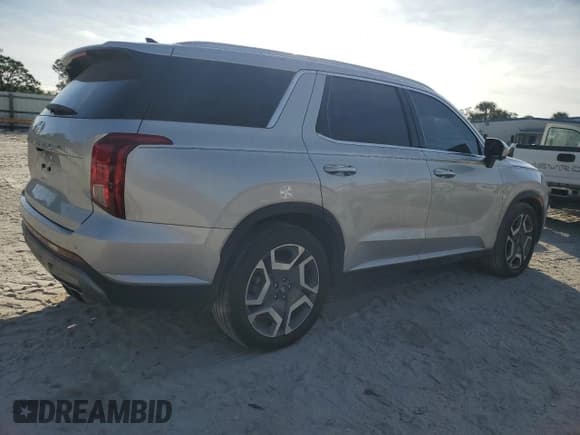 ✅ 2024 Hyundai Palisade SEL • VIN: KM8R44GE7RU777586 • Lot: 81623514. Listed on Copart with 10,264 mi. Free auction sales archive from the USA and detailed vehicle history report at DreamBid. Image 3.
