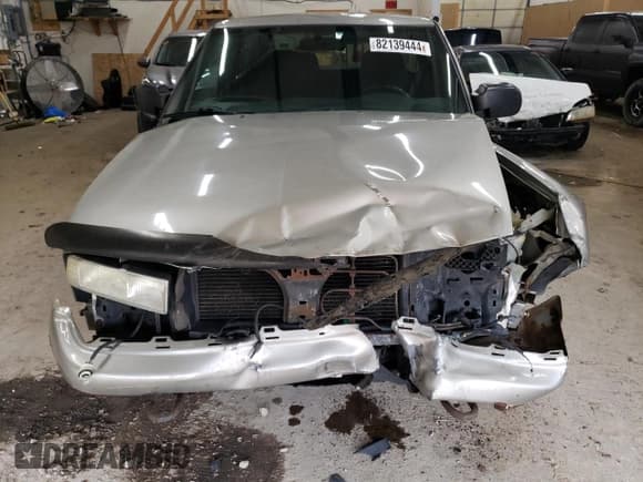 ✅ 2004 Chevrolet S-10 LS • VIN: 1GCDT13X84K111669 • Lot: 82139444. Wystawiony na Copart z przebiegiem 194 813 mil. Bezpłatny archiwum sprzedaży aukcyjnych z USA i szczegółowy raport historii pojazdu na DreamBid. Zdjęcie 5.