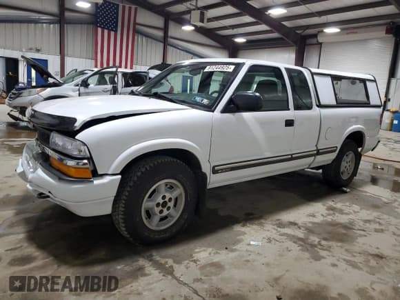 ✅ 2001 Chevrolet S-10 LS • VIN: 1GCDT19W018232008 • Lot: 91244925. Wystawiony na Copart z przebiegiem 61 003 mil. Bezpłatny archiwum sprzedaży aukcyjnych z USA i szczegółowy raport historii pojazdu na DreamBid. Zdjęcie 1.