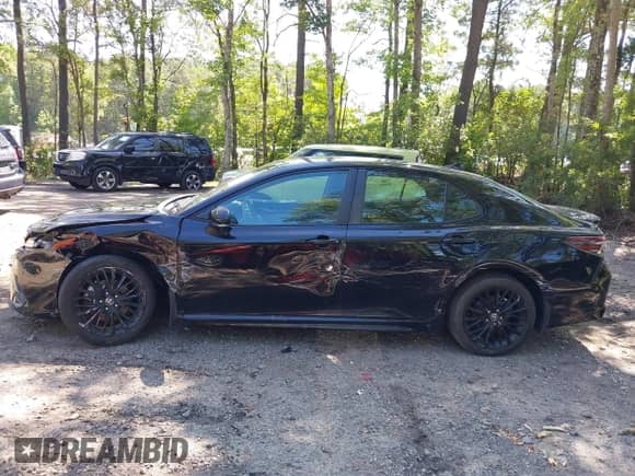 2022 Toyota Camry SE z VIN 4T1G11AK7NU068339, wystawiony jako IAAI lot #42534773 z przebiegiem 33 661 mil mil oraz . Historia ofert i sprzedaży dostępna na DreamBid. Obrazek 14.