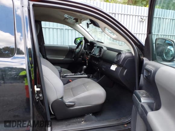 ✅ 2020 Toyota Tacoma SR • VIN: 3TYSX5ENXLT001202 • Lot: 42781126. Listed on IAAI with 250,016 mi. Free auction sales archive from the USA and detailed vehicle history report at DreamBid. Image 5.