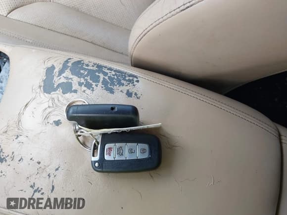 ✅ 2013 Hyundai Azera • VIN: KMHFH4JG5DA330718 • Lot: 43553191. Listed on IAAI with 179,535 mi. Free auction sales archive from the USA and detailed vehicle history report at DreamBid. Image 11.