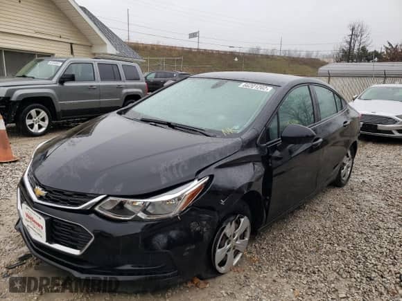 2017 Chevrolet Cruze LS z VIN 1G1BC5SM4H7210755, wystawiony jako Copart lot #66201202 z przebiegiem 48 259 mil mil oraz . Historia ofert i sprzedaży dostępna na DreamBid. Obrazek 2.