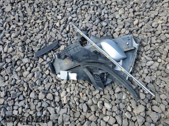 ✅ 2020 Toyota Highlander Platinum • VIN: 5TDFZRBH6LS041547 • Лот: 69856105. Опубликован ранее на Copart с пробегом 62 975 миль. Бесплатный доступ к архиву аукционных продаж из США и подробный отчёт об истории автомобиля на DreamBid. Изображение 13.