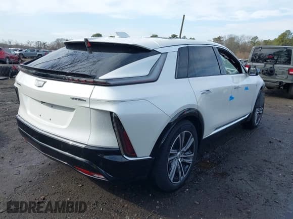 ✅ 2024 Cadillac LYRIQ Luxury • VIN: 1GYKPPRL7RZ101369 • Lot: 41707064. Listed on IAAI with 7,576 mi. Free auction sales archive from the USA and detailed vehicle history report at DreamBid. Image 4.