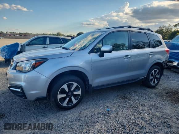 2017 Subaru Forester Limited with VIN JF2SJARC4HH510116, listed as a Copart auction lot 82122265 with 87,527 mi miles and Salvage title. Bid and sale history available at DreamBid. Image 1.
