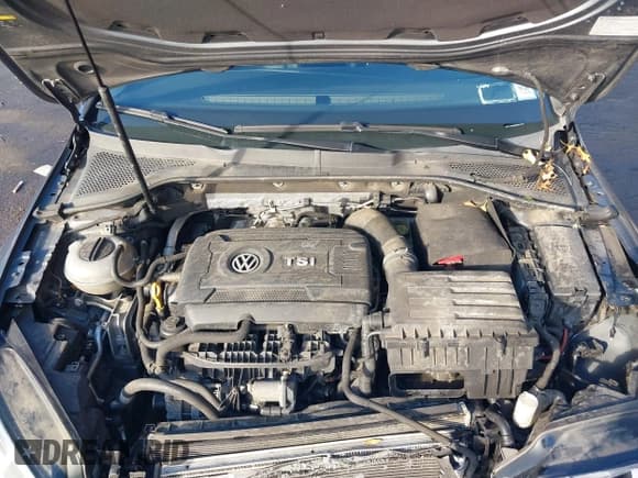 ✅ 2017 Volkswagen Golf S • VIN: 3VWH17AU8HM541331 • Лот: 43708913. Опубликован ранее на IAAI с пробегом 194 785 миль. Бесплатный доступ к архиву аукционных продаж из США и подробный отчёт об истории автомобиля на DreamBid. Изображение 10.