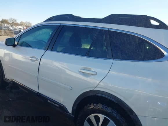 ✅ 2020 Subaru Outback Premium • VIN: 4S4BTAEC1L3109218 • Lot: 43620474. Listed on IAAI with 55,416 mi. Free auction sales archive from the USA and detailed vehicle history report at DreamBid. Image 15.