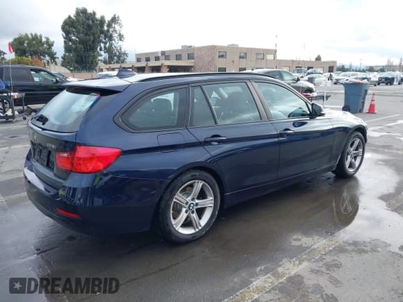 ✅ 2014 BMW 3 Series 328i xDrive • VIN: WBA3G7C54EKN36564 • Лот: 43726260. Опубликован ранее на IAAI с пробегом 160 145 миль. Бесплатный доступ к архиву аукционных продаж из США и подробный отчёт об истории автомобиля на DreamBid. Изображение 4.