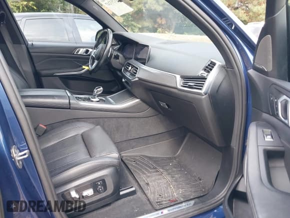 ✅ 2019 BMW X5 xDrive50i • VIN: 5UXJU2C54KLN49907 • Лот: 43281101. Опубликован ранее на IAAI с пробегом 53 335 миль. Бесплатный доступ к архиву аукционных продаж из США и подробный отчёт об истории автомобиля на DreamBid. Изображение 5.