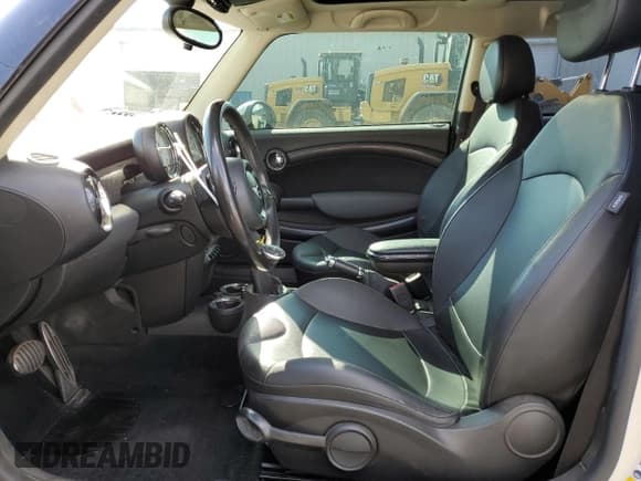 ✅ 2011 MINI Hardtop S • VIN: WMWSV3C50BTY15431 • Lot: 72072335. Listed on Copart with 183,947 mi. Free auction sales archive from the USA and detailed vehicle history report at DreamBid. Image 7.