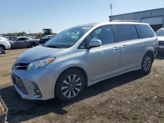 ✅ 2020 Toyota Sienna XLE • VIN: 5TDDZ3DC5LS242944 • Lot: 82025885. Wystawiony na Copart z przebiegiem 28 422 mil. Bezpłatny archiwum sprzedaży aukcyjnych z USA i szczegółowy raport historii pojazdu na DreamBid. Zdjęcie 1.