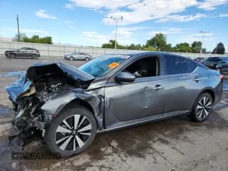 ✅ 2021 Nissan Altima SV • VIN: 1N4BL4DV5MN333015 • Лот: 80503555. Опубликован ранее на Copart с пробегом 93 006 миль. Бесплатный доступ к архиву аукционных продаж из США и подробный отчёт об истории автомобиля на DreamBid. Изображение 1.