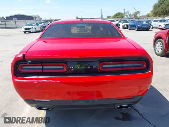 2016 Dodge Challenger SXT Plus z VIN 2C3CDZAG6GH137763, wystawiony jako IAAI lot #43310704 z przebiegiem 119 926 mil mil oraz . Historia ofert i sprzedaży dostępna na DreamBid. Obrazek 16.
