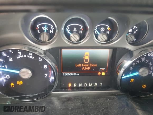 ✅ 2016 Ford F-350 Platinum • VIN: 1FT8W3B69GEA18840 • Lot: 47871585. Listed on Copart with 136,509 mi. Free auction sales archive from the USA and detailed vehicle history report at DreamBid. Image 9.