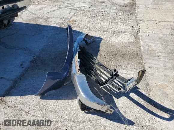 ✅ 2003 GMC Sierra 3500 SLT • VIN: 1GTJC33113F121042 • Lot: 73668454. Wystawiony na Copart z przebiegiem 246 510 mil. Bezpłatny archiwum sprzedaży aukcyjnych z USA i szczegółowy raport historii pojazdu na DreamBid. Zdjęcie 14.