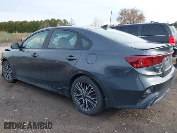 ✅ 2023 Kia Forte GT-Line • VIN: 3KPF54AD8PE641287 • Lot: 43637516. Wystawiony na IAAI z przebiegiem 79 484 mil. Bezpłatny archiwum sprzedaży aukcyjnych z USA i szczegółowy raport historii pojazdu na DreamBid. Zdjęcie 3.