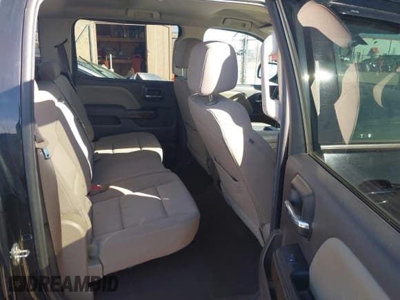 ✅ 2018 Chevrolet Silverado 1500 LT • VIN: 3GCPCREC3JG549623 • Lot: 43623946. Wystawiony na IAAI z przebiegiem 125 398 mil. Bezpłatny archiwum sprzedaży aukcyjnych z USA i szczegółowy raport historii pojazdu na DreamBid. Zdjęcie 8.