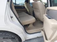 ✅ 2008 Ford Expedition SSV • VIN: 1FMFU16548LA34701 • Lot: 43673098. Wystawiony na IAAI z przebiegiem 224 730 mil. Bezpłatny archiwum sprzedaży aukcyjnych z USA i szczegółowy raport historii pojazdu na DreamBid. Zdjęcie 8.