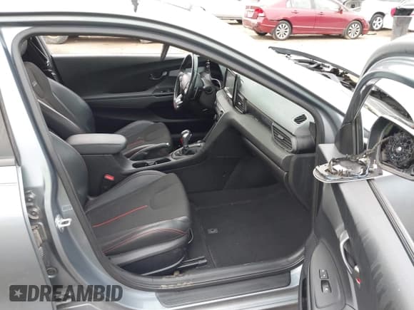 ✅ 2019 Hyundai Veloster 2.0 • VIN: KMHTG6AF3KU004260 • Lot: 43270719. Listed on IAAI with Not provided. Free auction sales archive from the USA and detailed vehicle history report at DreamBid. Image 5.