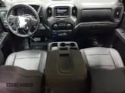 ✅ 2023 Chevrolet Silverado 2500HD Work Truck • VIN: 1GC1YLE7XPF169163 • Lot: 90227305. Wystawiony na Copart z przebiegiem 56 939 mil. Bezpłatny archiwum sprzedaży aukcyjnych z USA i szczegółowy raport historii pojazdu na DreamBid. Zdjęcie 8.