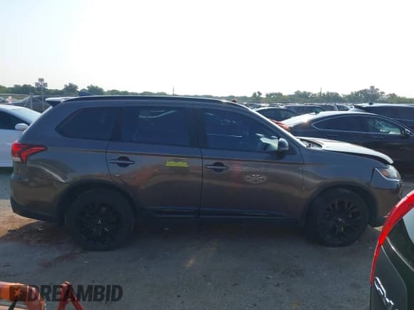 ✅ 2018 Mitsubishi Outlander ES • VIN: JA4AZ3A36JZ050073 • Lot: 43143870. Listed on IAAI with 173,137 mi. Free auction sales archive from the USA and detailed vehicle history report at DreamBid. Image 13.