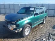 ✅ 2000 Ford Explorer XLS • VIN: 1FMZU62X3YUB73486 • Lot: 42542833. Wystawiony na IAAI z przebiegiem 241 572 mil. Bezpłatny archiwum sprzedaży aukcyjnych z USA i szczegółowy raport historii pojazdu na DreamBid. Zdjęcie 2.