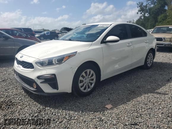 ✅ 2021 Kia Forte LXS • VIN: 3KPF24AD2ME353561 • Лот: 81965585. Опубликован ранее на Copart с пробегом 97 718 миль. Бесплатный доступ к архиву аукционных продаж из США и подробный отчёт об истории автомобиля на DreamBid. Изображение 1.