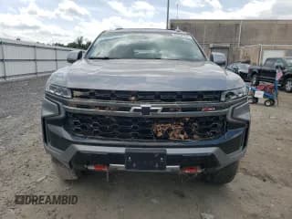 ✅ 2022 Chevrolet Suburban Z71 • VIN: 1GNSKDKD1NR112889 • Lot: 53532434. Wystawiony na Copart z przebiegiem 26 770 mil. Bezpłatny archiwum sprzedaży aukcyjnych z USA i szczegółowy raport historii pojazdu na DreamBid. Zdjęcie 5.