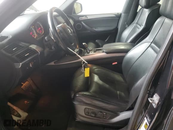 ✅ 2012 BMW X5 M • VIN: 5YMGY0C53CLK27448 • Lot: 90793635. Wystawiony na Copart z przebiegiem 146 435 mil. Bezpłatny archiwum sprzedaży aukcyjnych z USA i szczegółowy raport historii pojazdu na DreamBid. Zdjęcie 7.